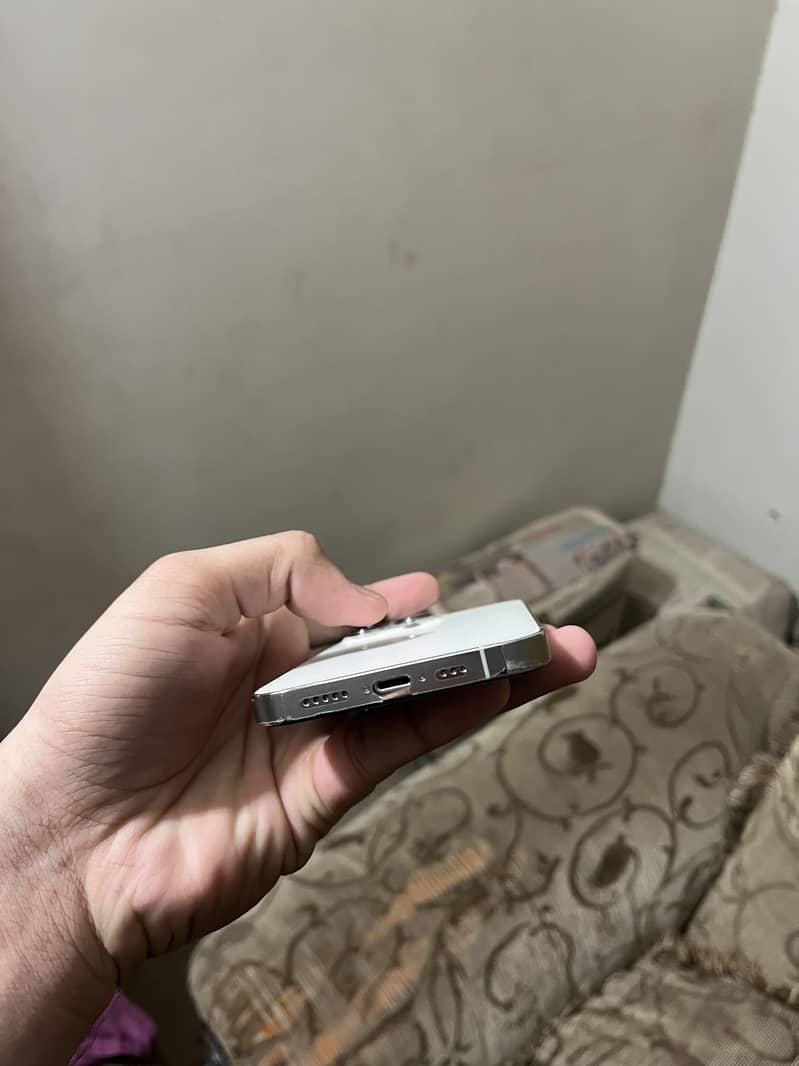 Apple iPhone 13 Pro 4