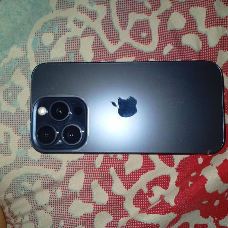 Apple iPhone 15 Pro 0