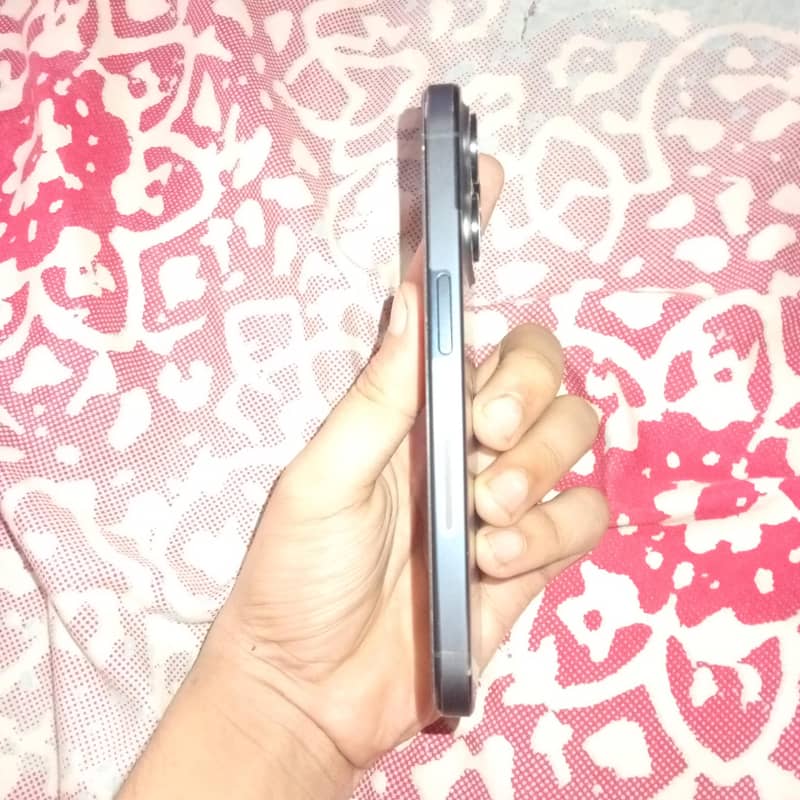 Apple iPhone 15 Pro 2