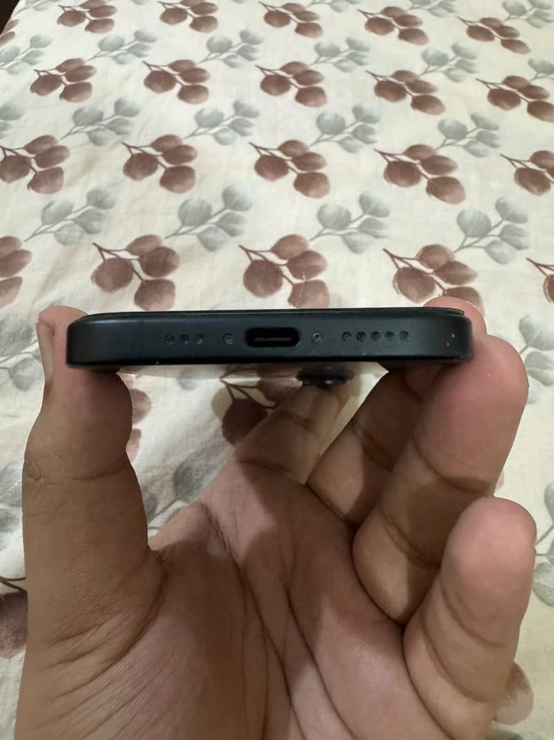 Apple iPhone 16 2
