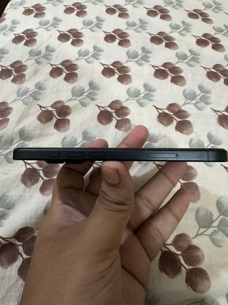 Apple iPhone 16 3