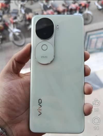 Vivo V40e