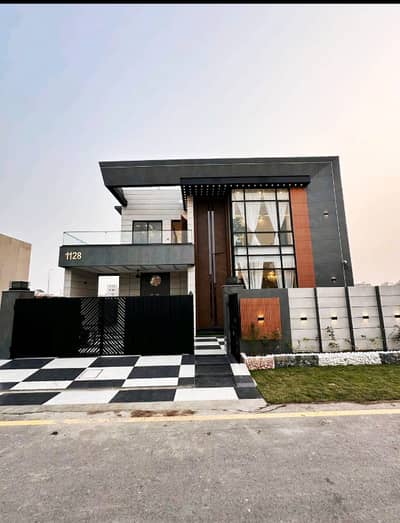 10 MARLA SOLID OWNER BUILT HOUSE ON IDEAL LOCATION IN LDA APPROVED AREA AVAILABLE FOR SALE IN BAHRIA TOWN