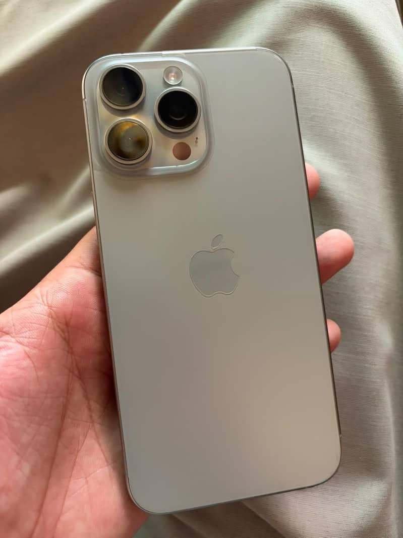Apple iPhone 15 Pro Max 3