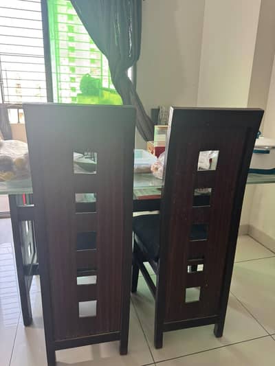 Dining table with 6 chairs (wooden)