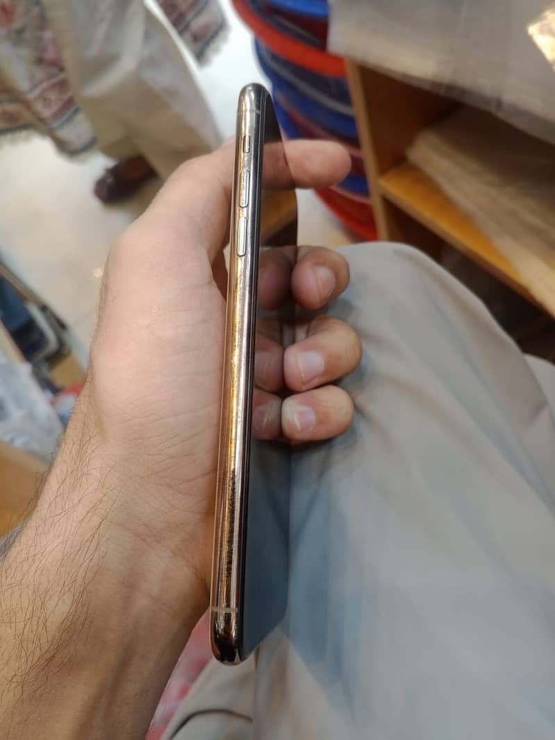 Apple iPhone 11 Pro Max 1