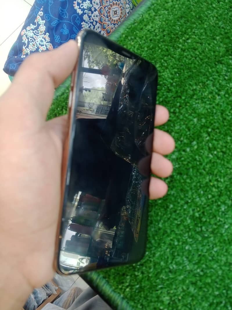 Apple iPhone 11 Pro Max 2