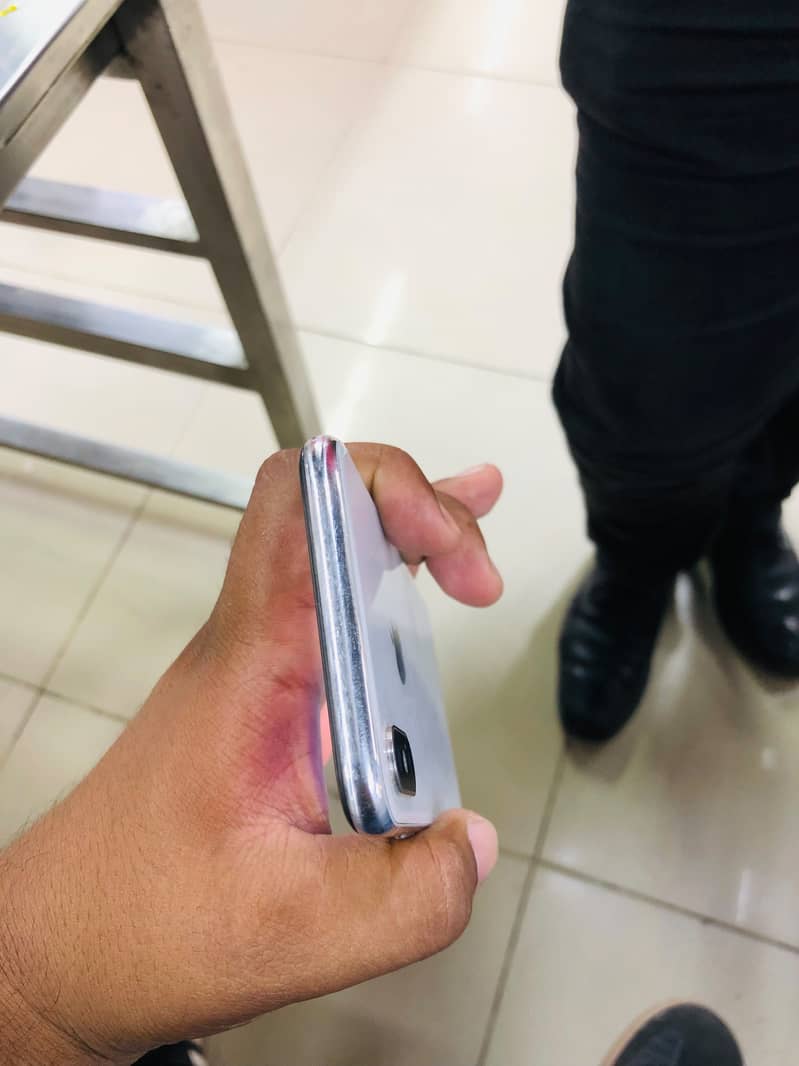 Apple iPhone X 0
