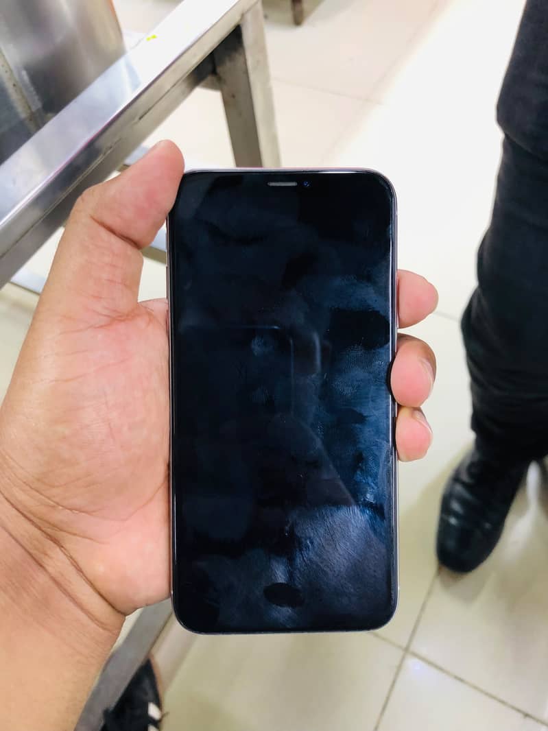 Apple iPhone X 4