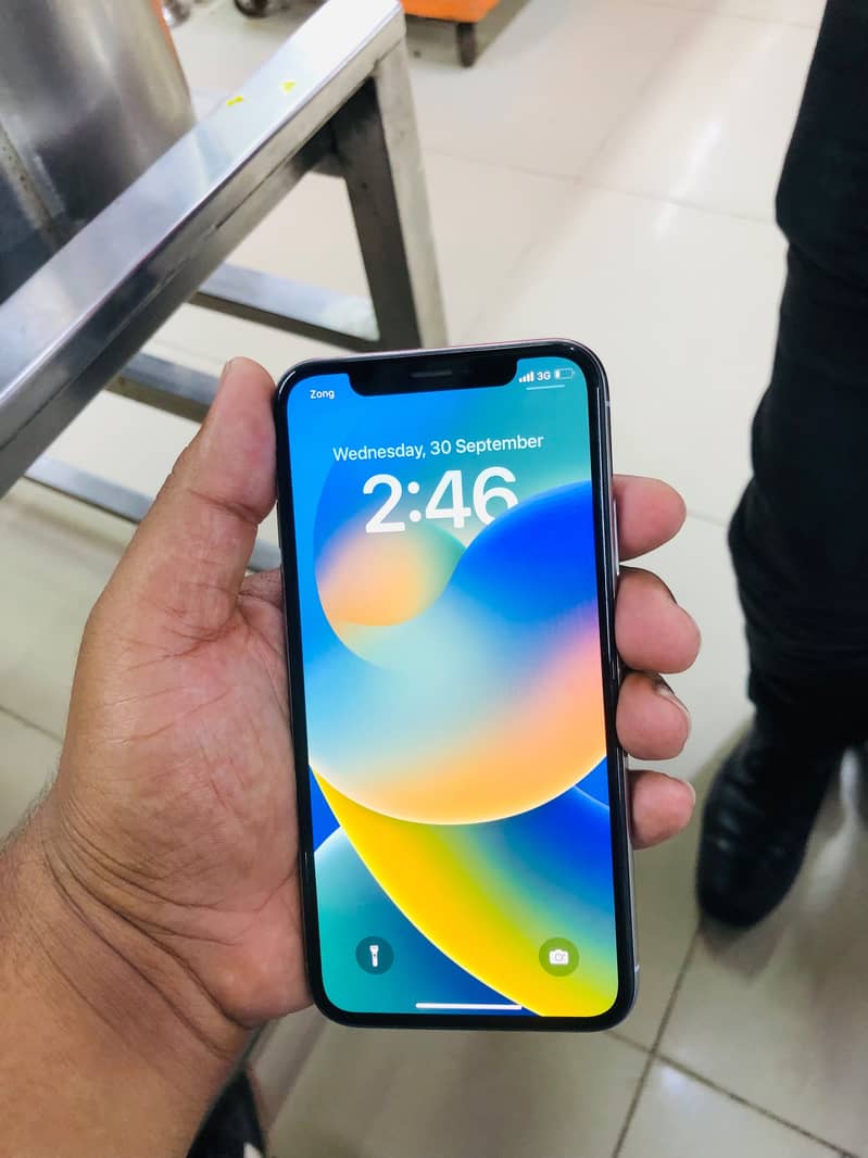 Apple iPhone X 5