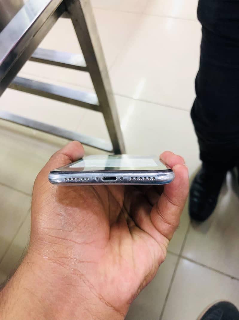 Apple iPhone X 6