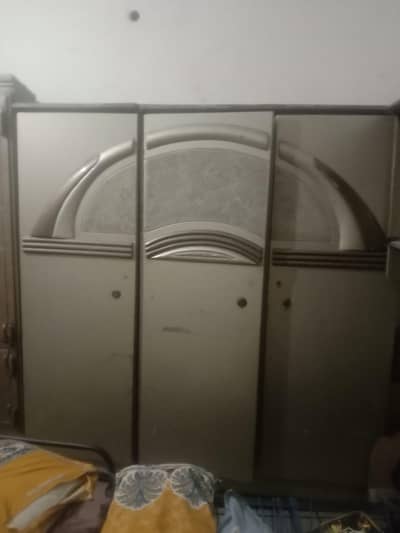 bed n 3 part almari