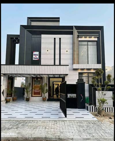 10 MARLA HOUSE ON IDEAL LOCATION AND WITH SOLID CONSTRUCTION AVAILABLE FOR SALE