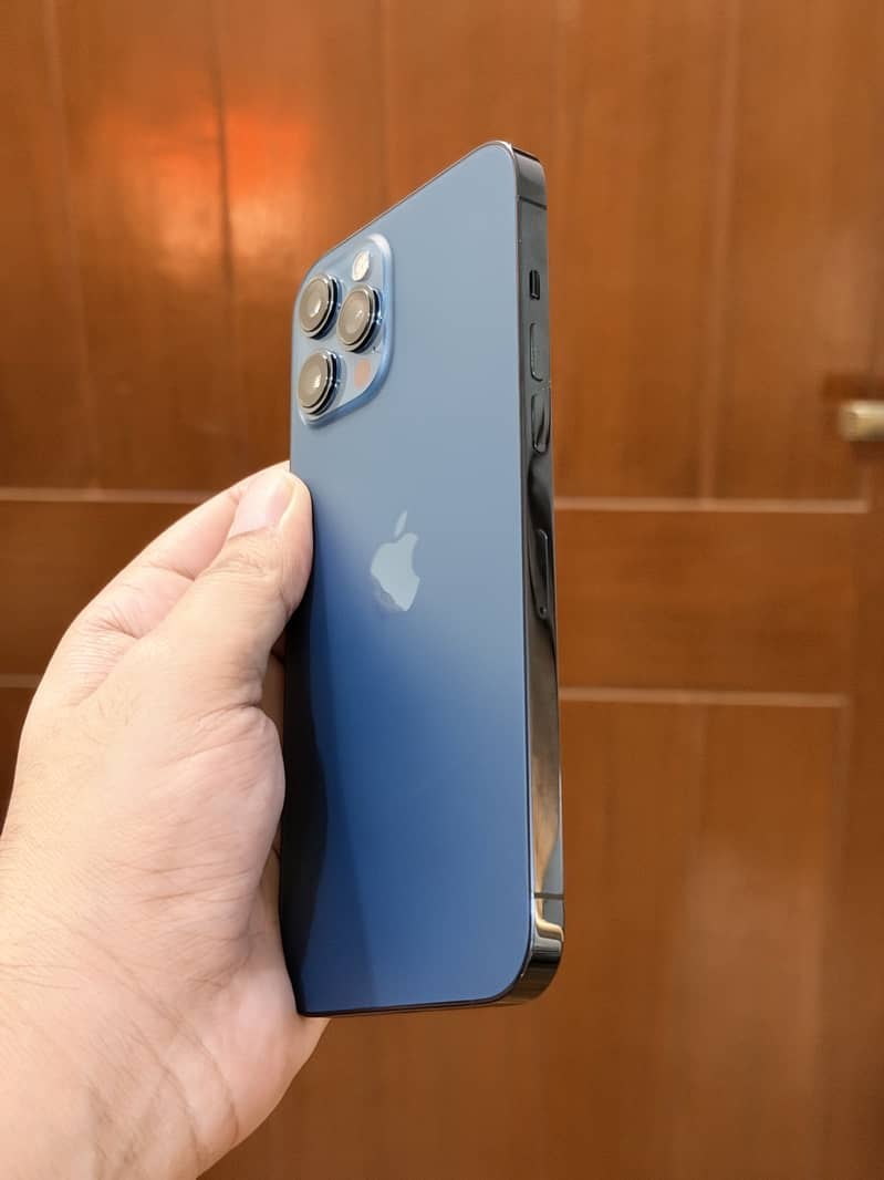 iPhone 12 Pro Max 1