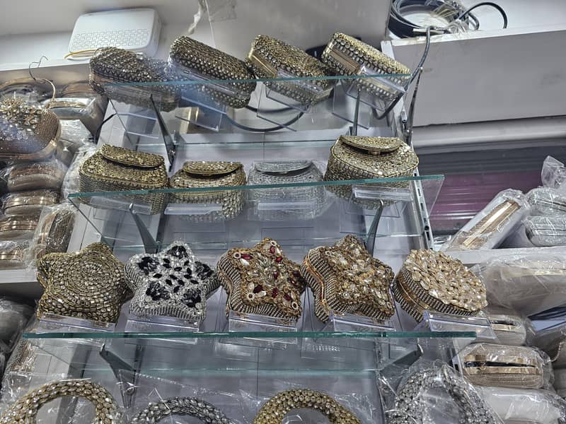 fancy clutches 0