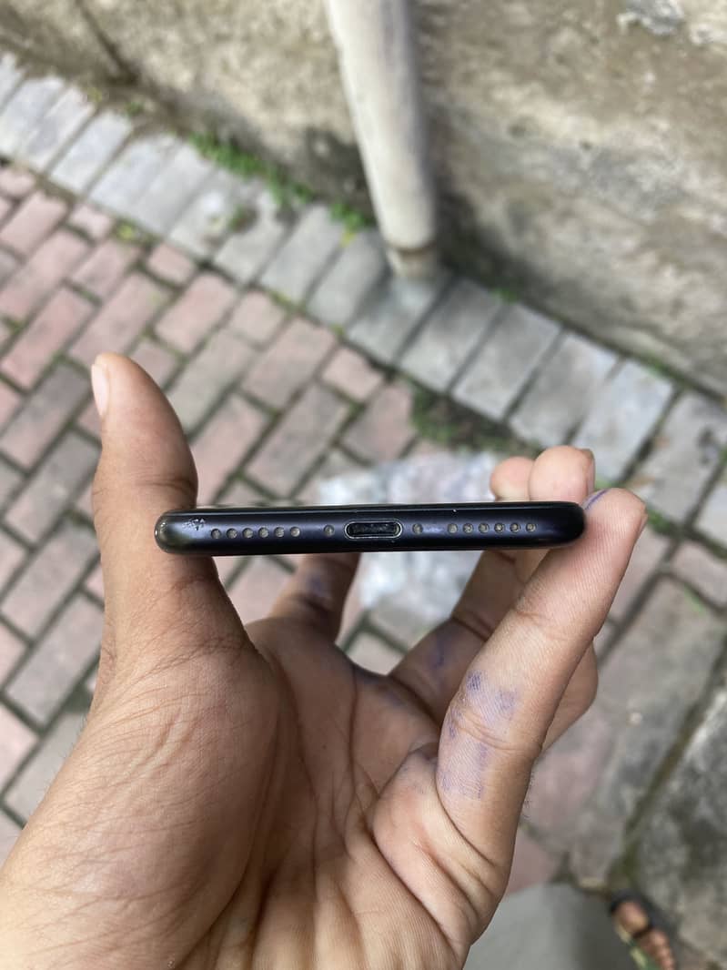 Apple iPhone 7 2