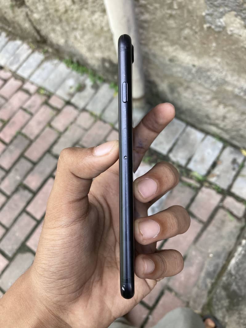 Apple iPhone 7 3