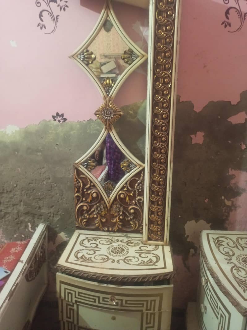 bed with side tables and dressing table 2