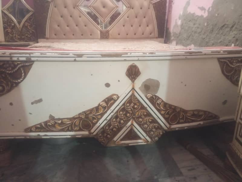 bed with side tables and dressing table 3