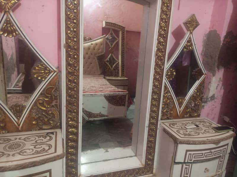 bed with side tables and dressing table 8