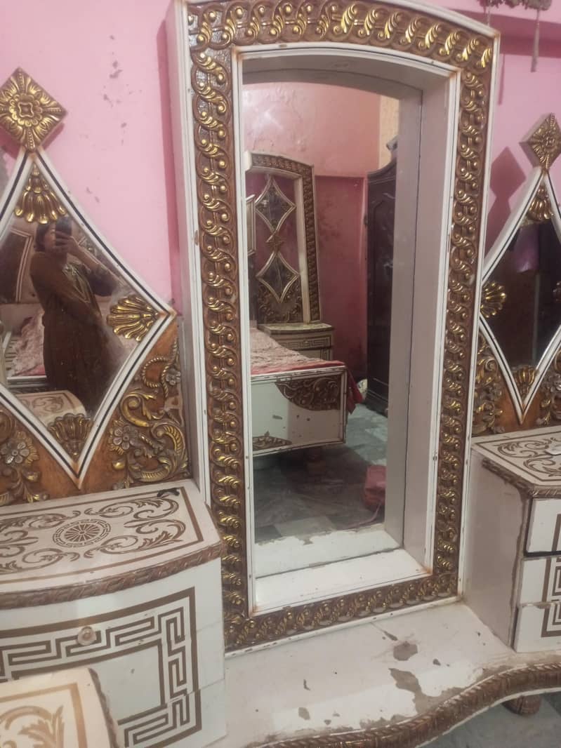 bed with side tables and dressing table 9
