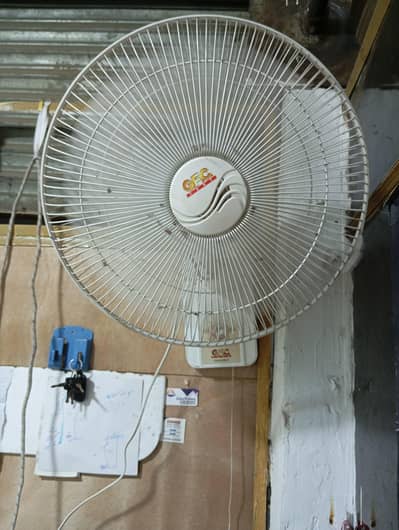 bracket fan