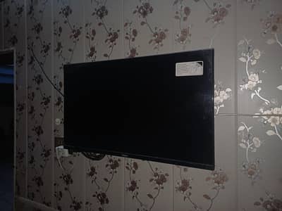 mainy size lcd bara lena hai is liye sale kr rha hn
