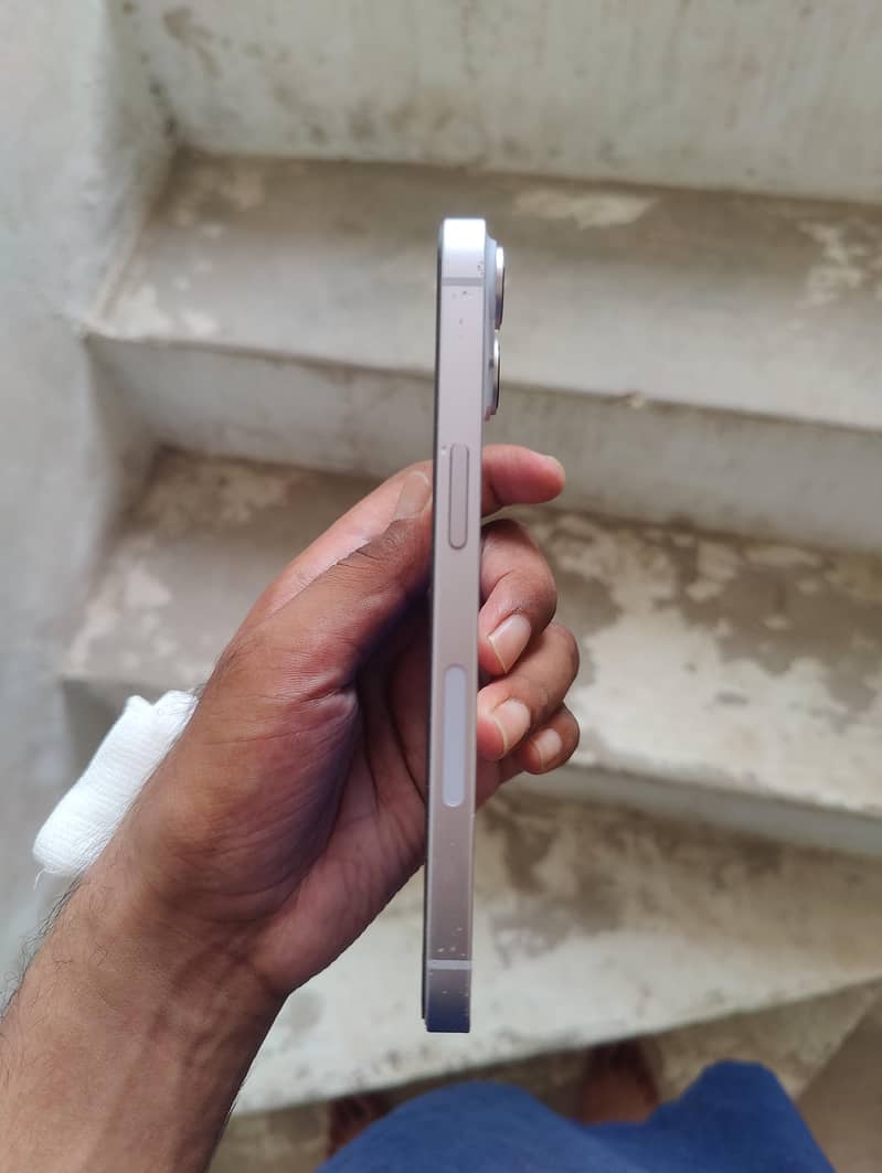Apple iPhone 14 3