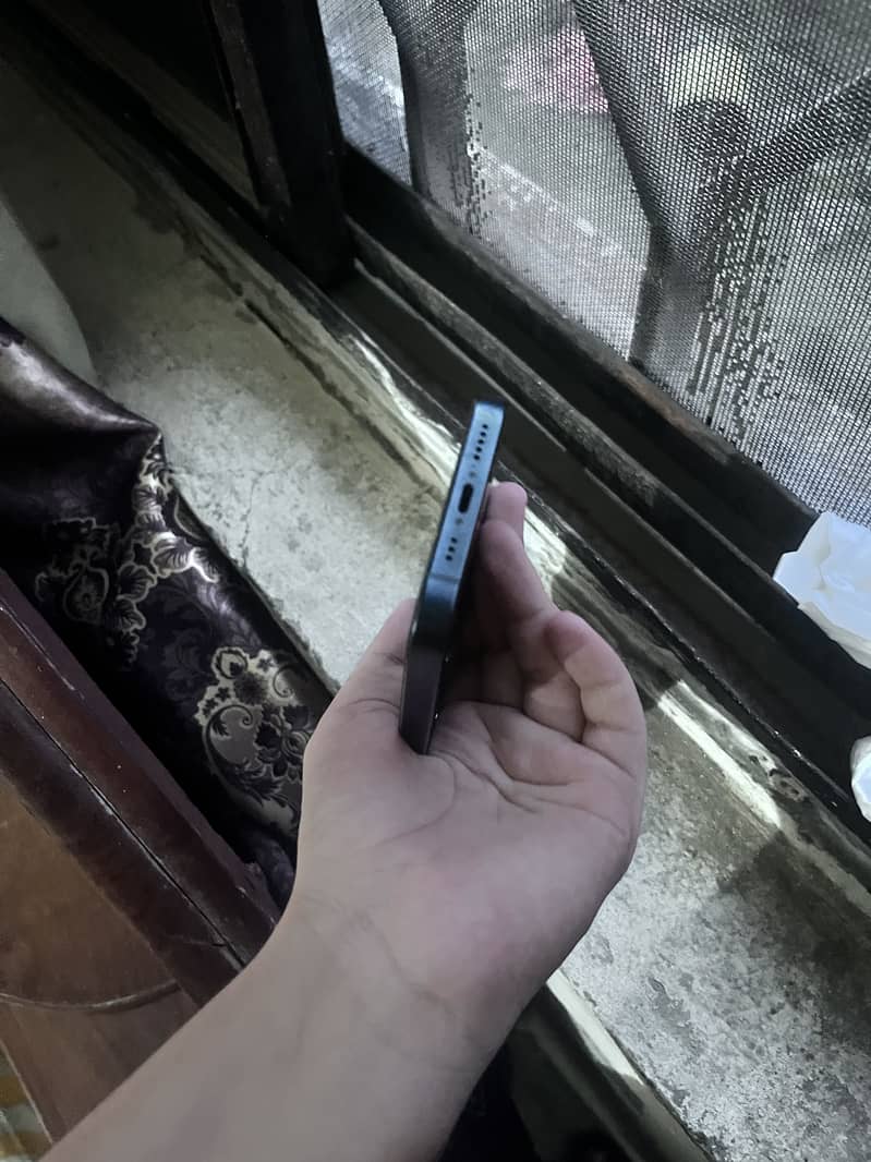 Apple iPhone 13 4