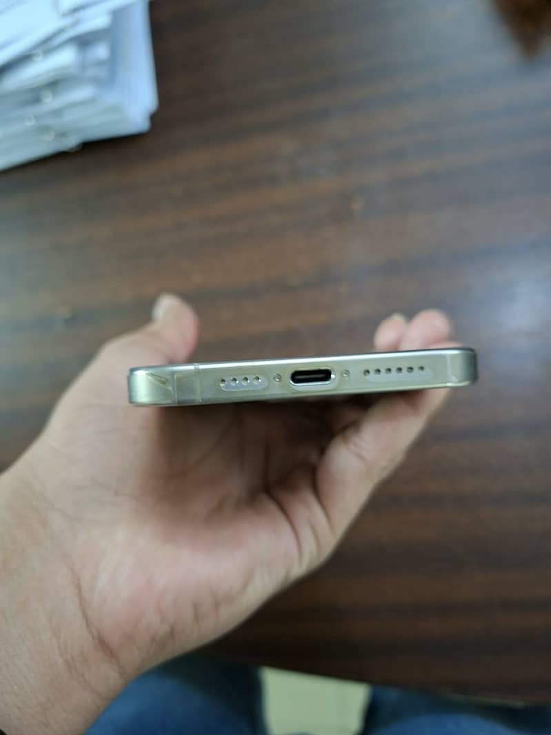 Apple iPhone 15 Pro Max 3