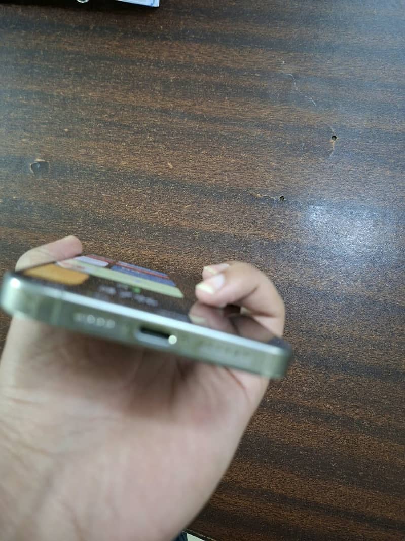 Apple iPhone 15 Pro Max 4