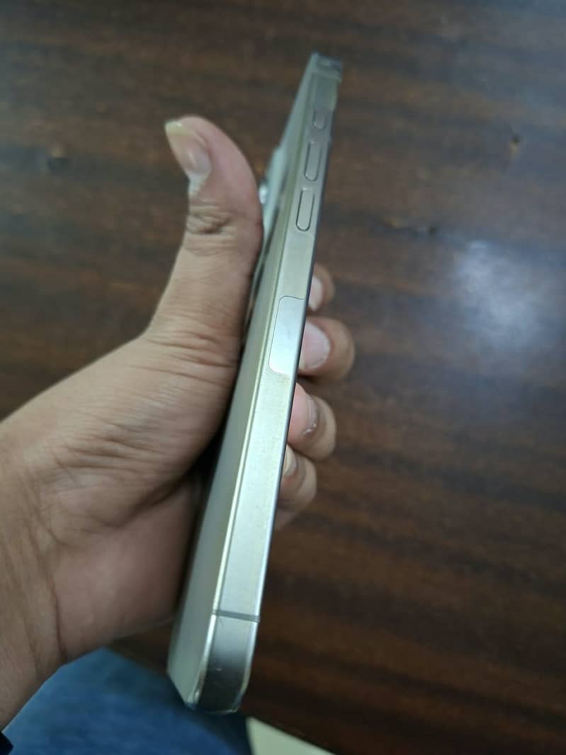 Apple iPhone 15 Pro Max 5