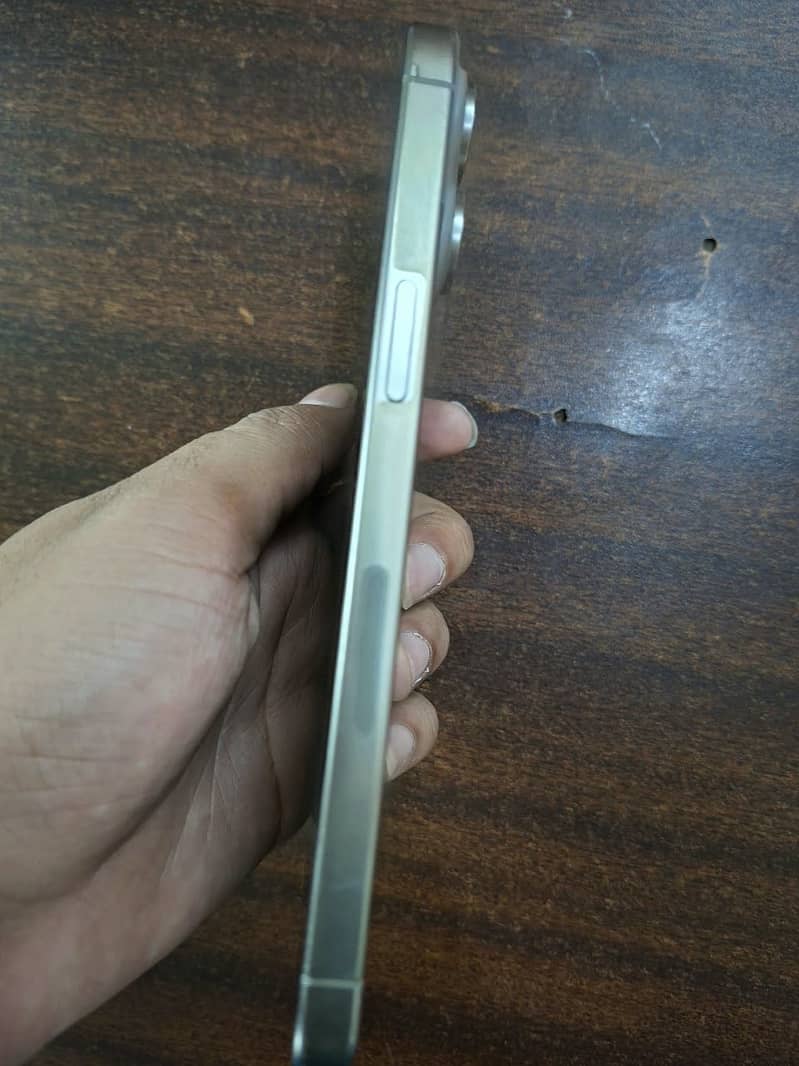 Apple iPhone 15 Pro Max 6