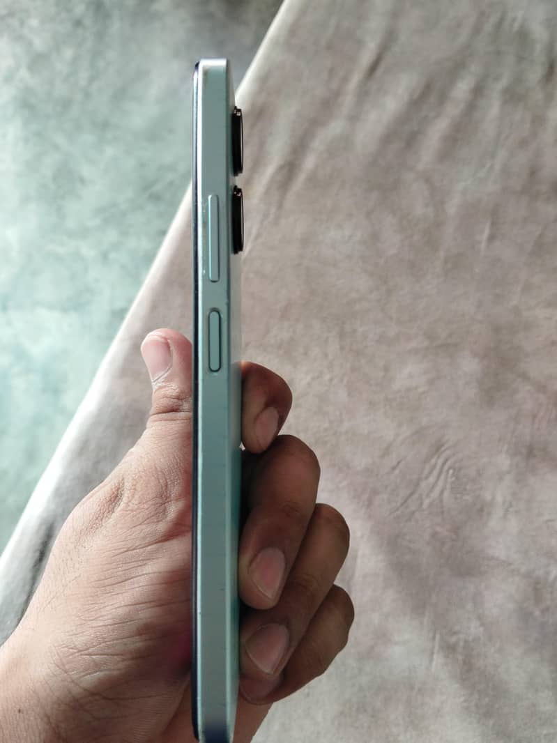 Realme C33 4