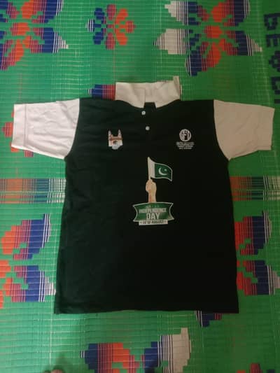 THESE SHIRTS 16 to 18 yer old boy. AND GOOD CONDITION