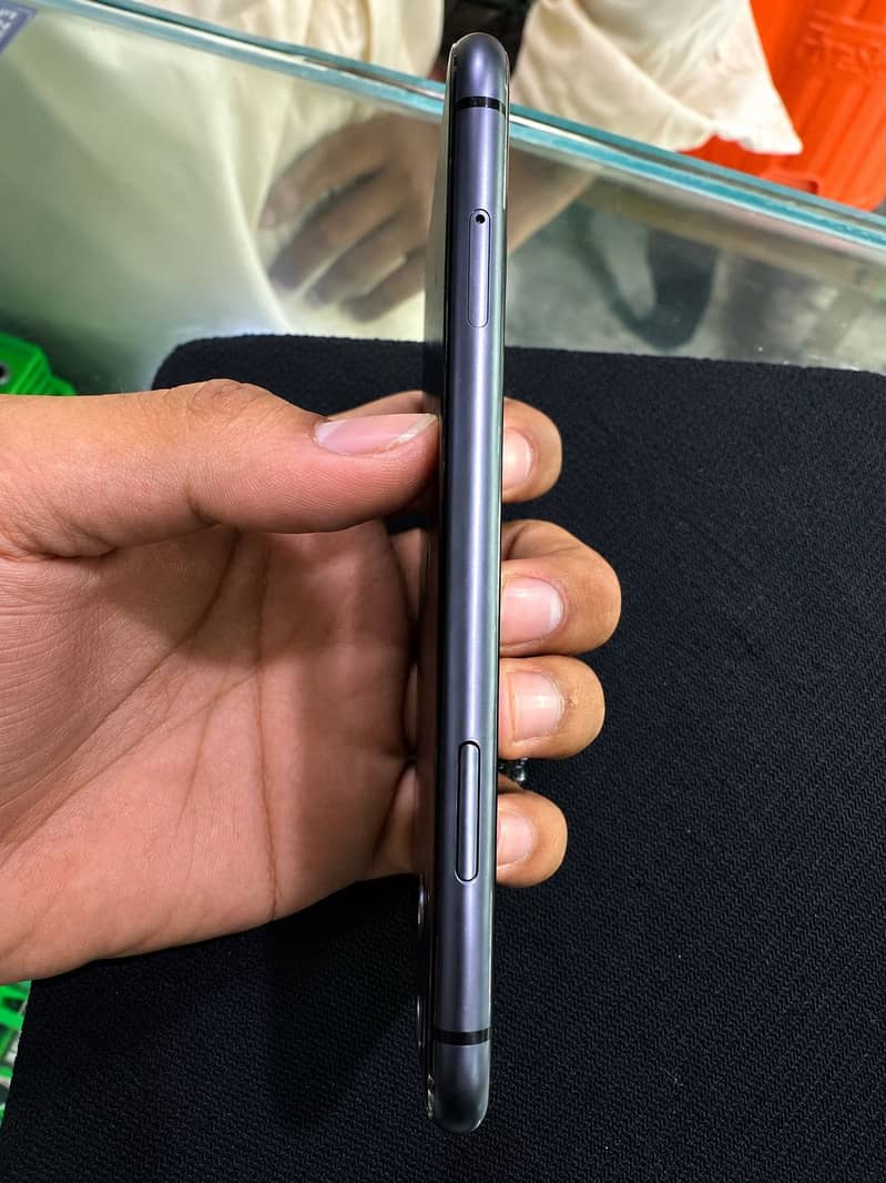 Apple iPhone 11 0
