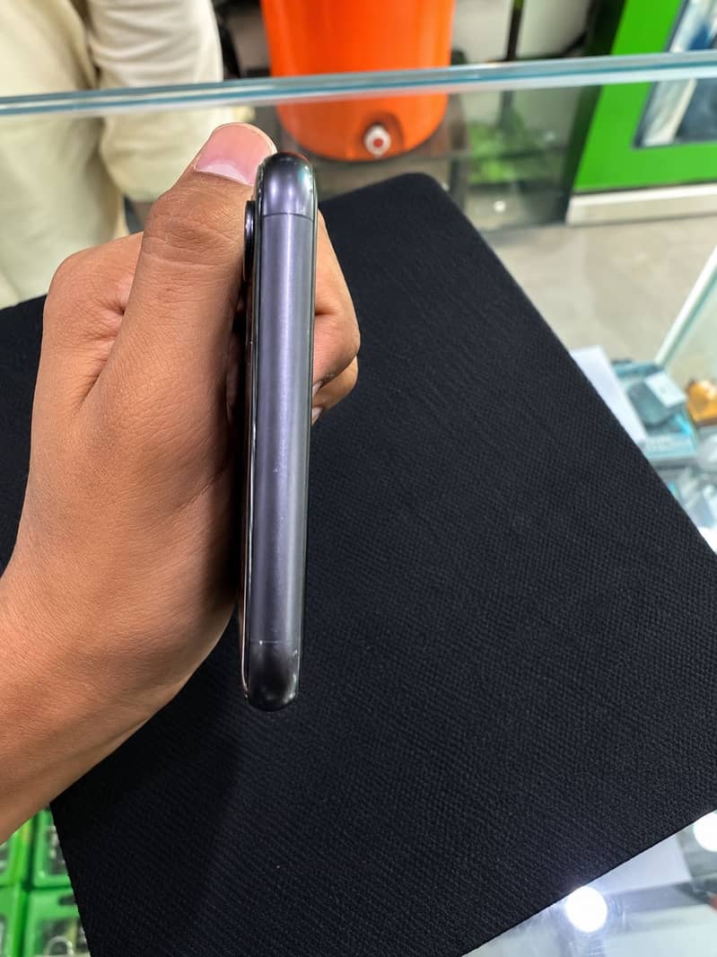 Apple iPhone 11 2