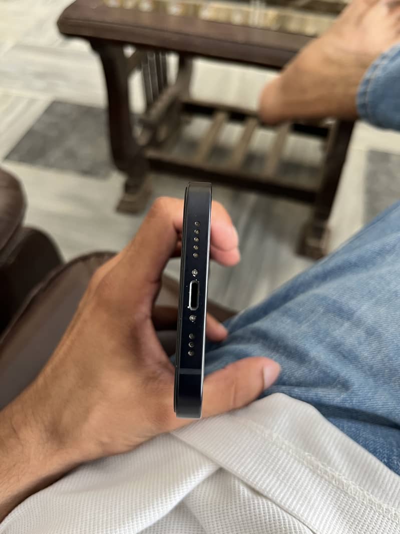 Apple iPhone 12 3