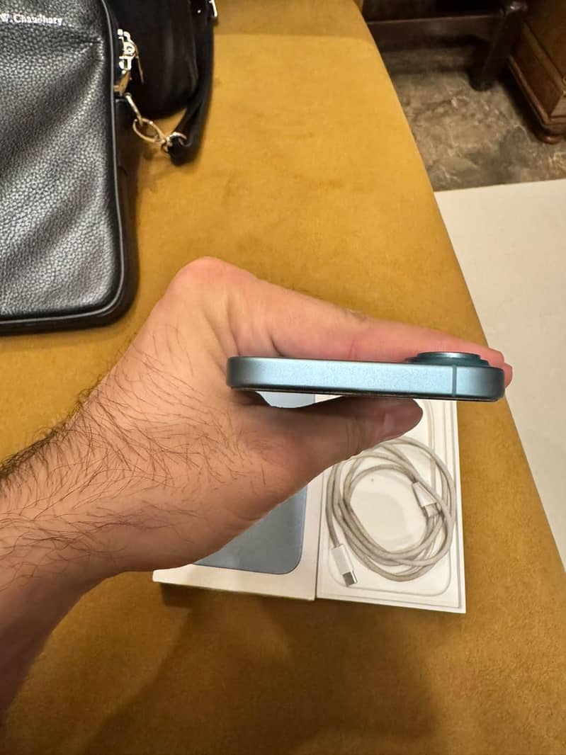 Apple iPhone 16 5