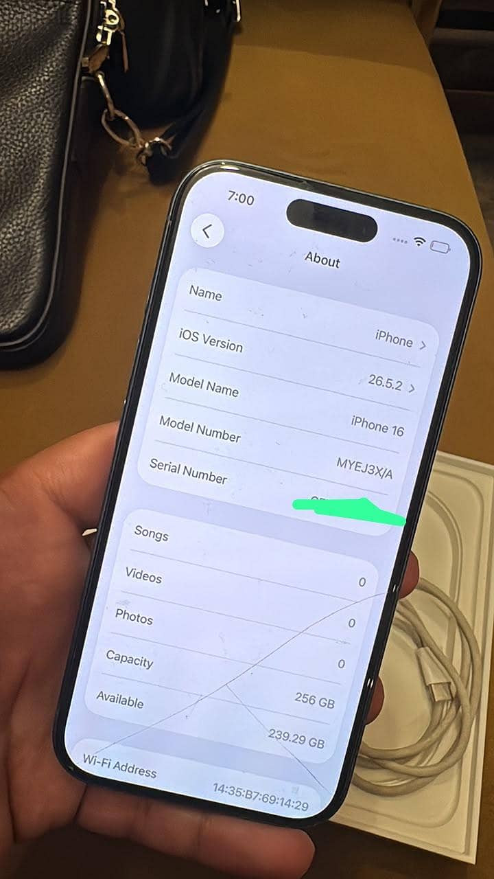 Apple iPhone 16 6