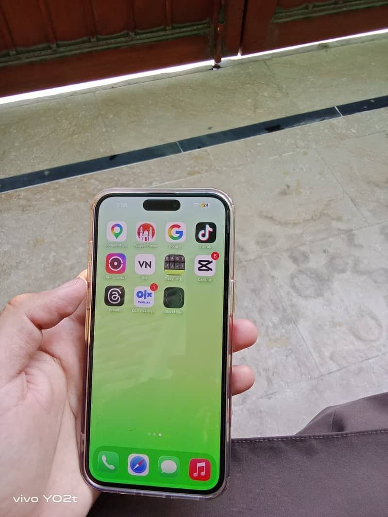 Apple iPhone 15 Pro Max 2