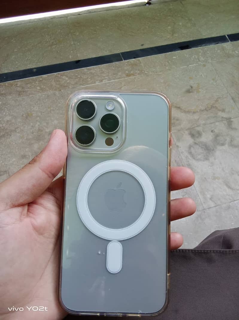 Apple iPhone 15 Pro Max 3