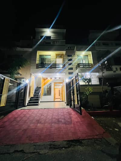 2540 Sq,. FT. well-maintained Used House for Sale in G-13/1 Islamabad Prime Location