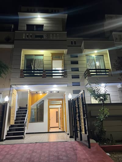 2540 Sq. Ft. Well-Maintained House for Sale in G-13/1 Islamabad Prime Location