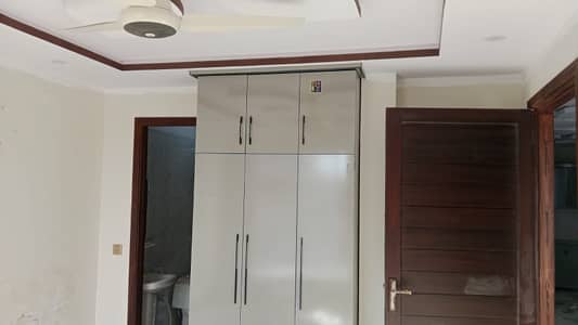 Ghouri town pH 5b 3bed flat for rent water electricity available