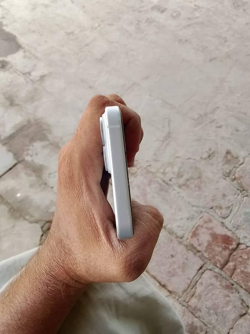 Apple iPhone 15 2