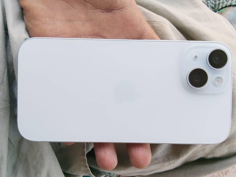 Apple iPhone 15 4