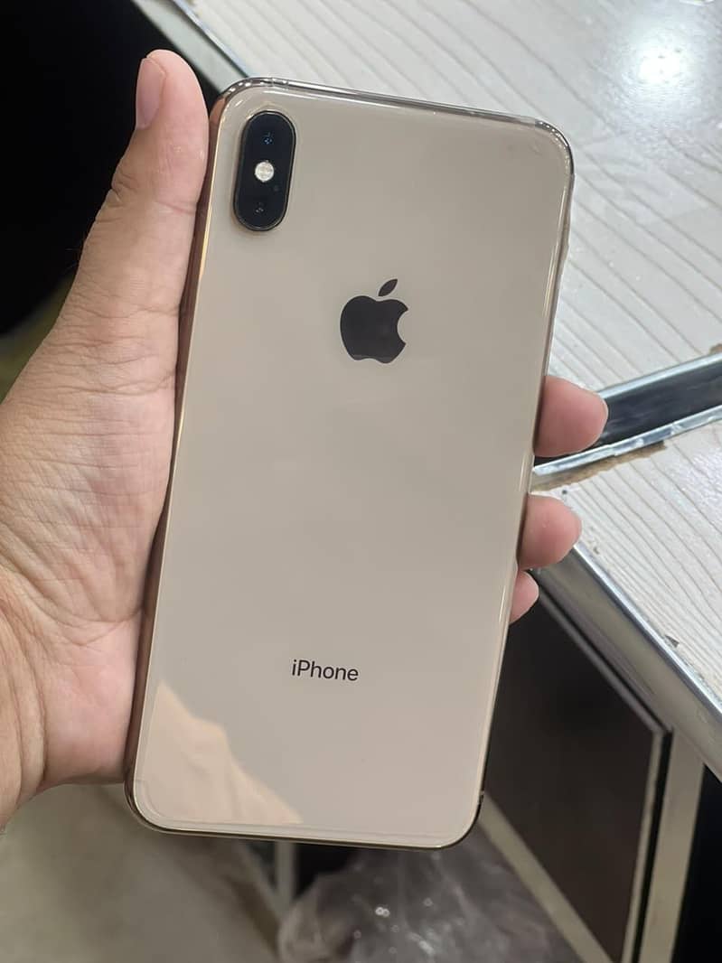 Apple iPhone XS Max 1