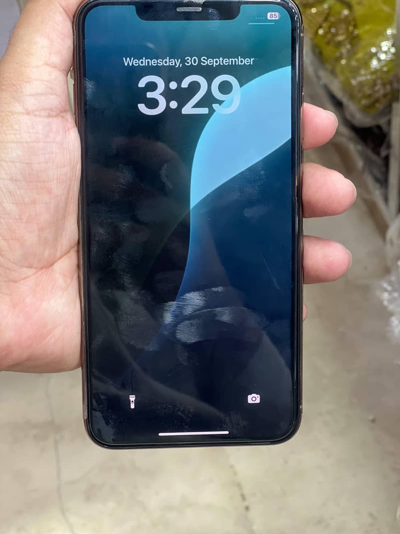 Apple iPhone XS Max 3