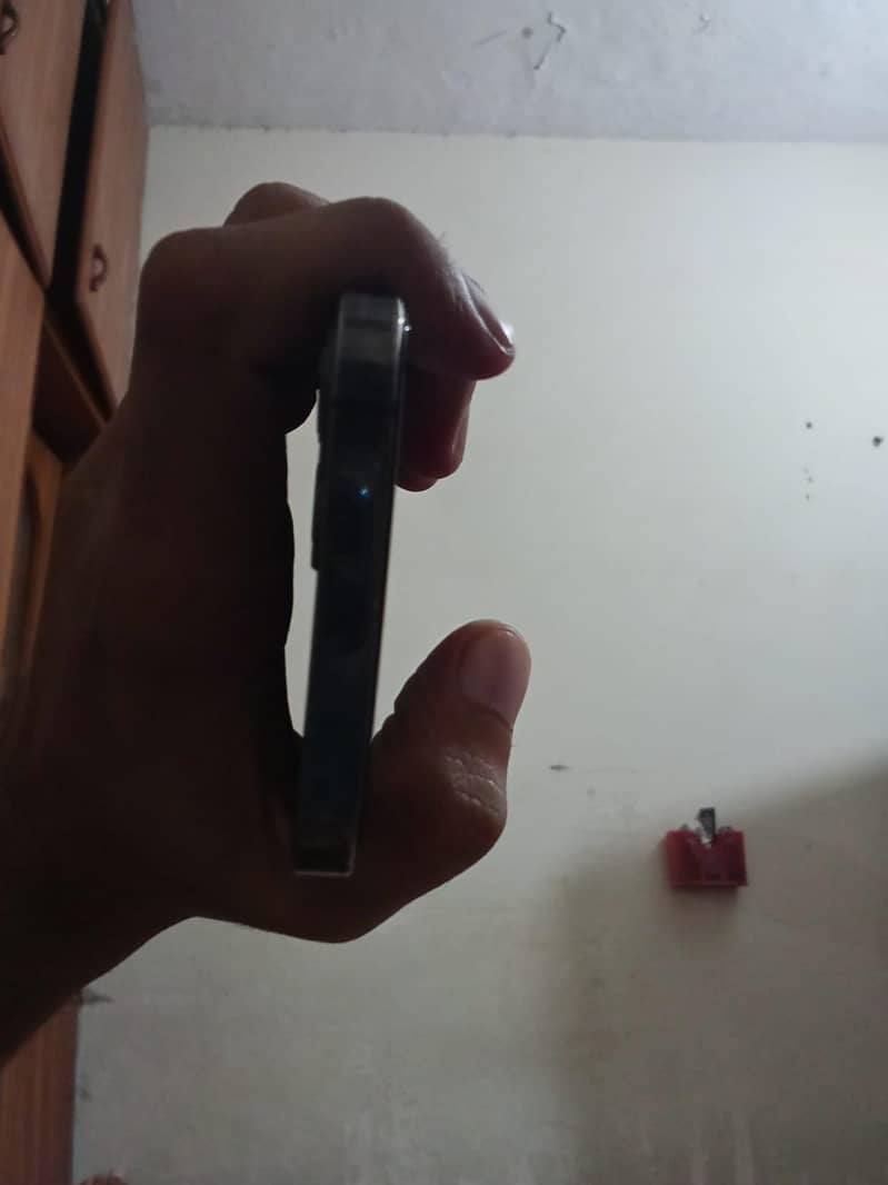 Apple 12 pro 4